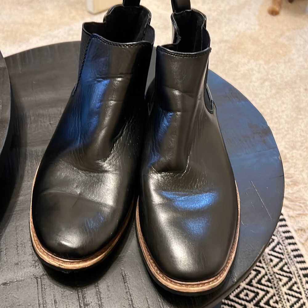 Men’s black boots 7M